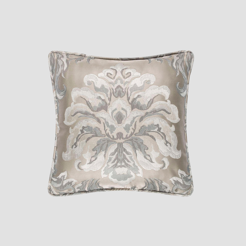 Decorative pillow MAESTRO