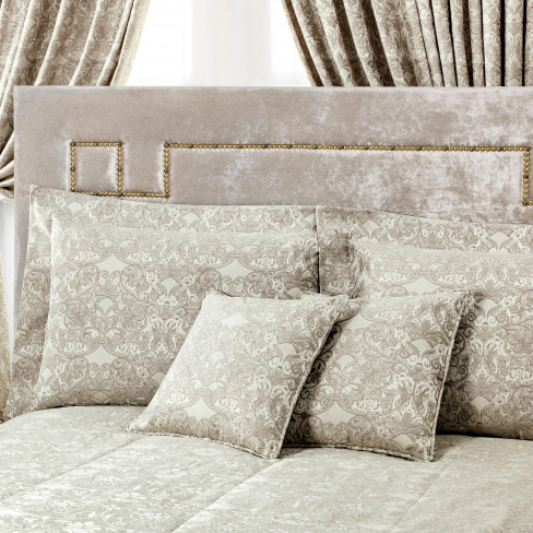 Decorative pillow VIARDO
